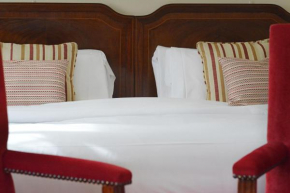 Гостиница The Brickwall Hotel  Седлескомб
